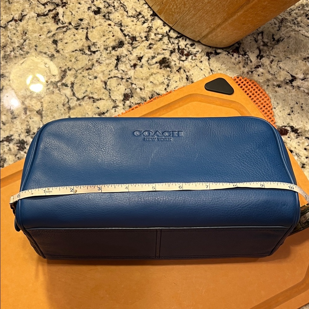 Coach blue leather toiletry bag - Picture 14 of 16